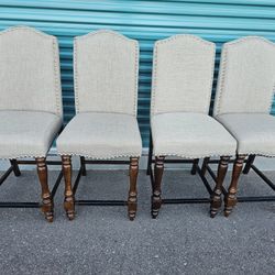 4 Dining Room Chairs! Farmhouse Style