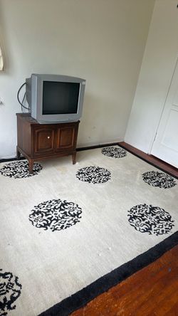 Free tv rug and stand AS IS
