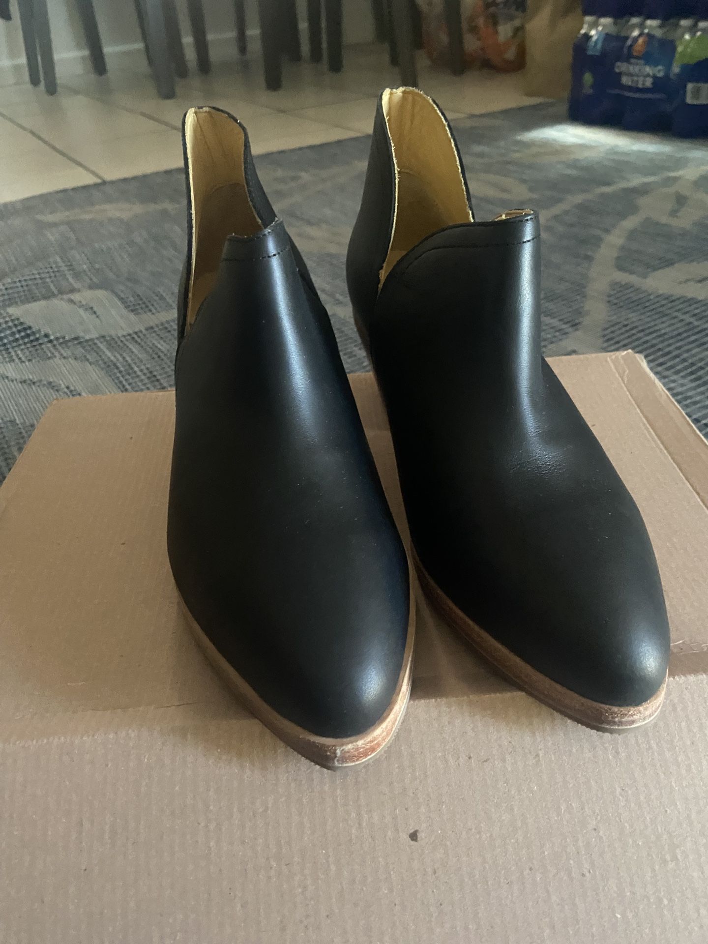 Women Ankle Boot Size 9