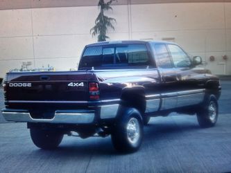Full-Size Pickup Dodge Ram 2500HD SLT –