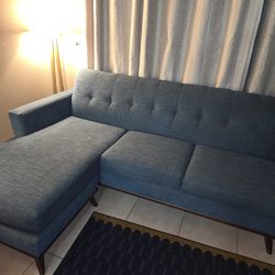 Rooms To Go Raya Mid-Century Sectional – Apartment Friendly