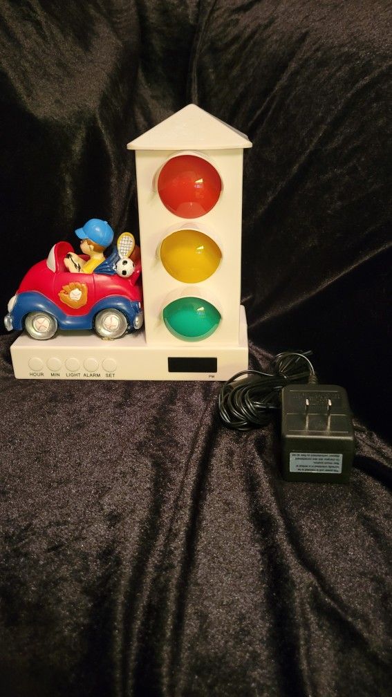 Sleep Enhancing Kids Stop light Alarm Clock.