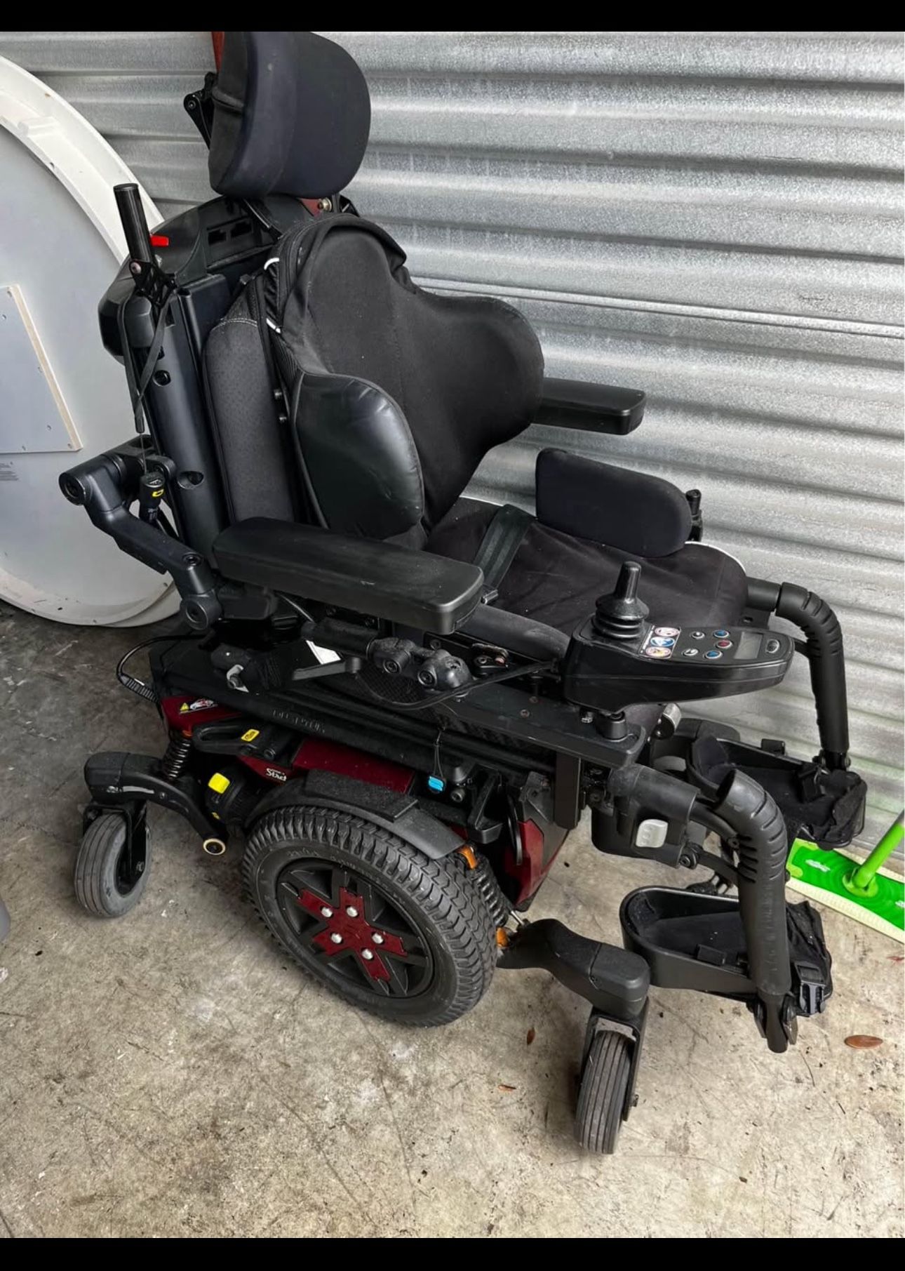 Q6 Edge 3 Stretto powered chair / powered wheel chair FREE / serious inquiries only