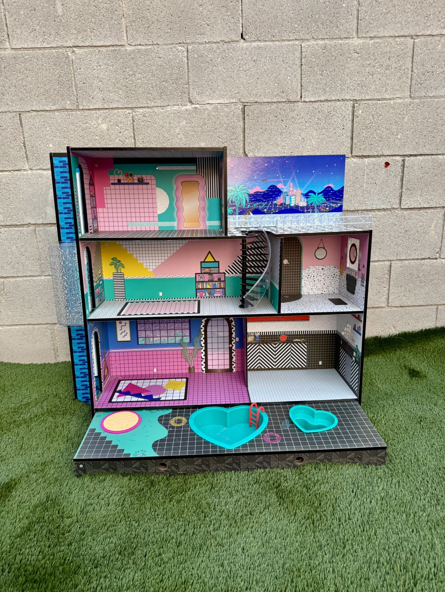 LOL OMG Beach Dollhouse