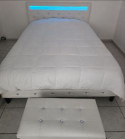 Cama colchón y baúl