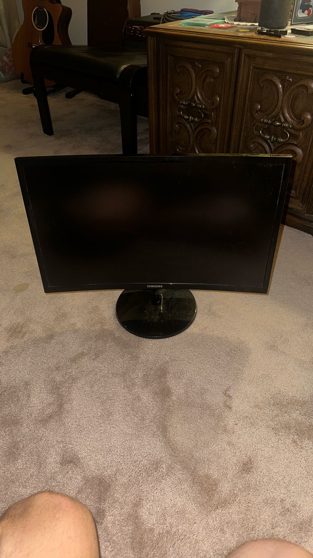 24’ Samsung Curved Monitor - 60 Hz Refresh Rate