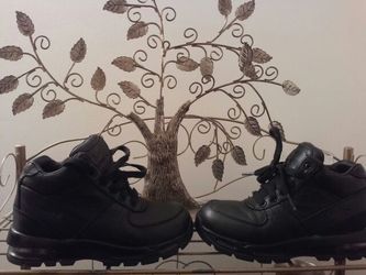 Nike acg boots I have other shoes on my page