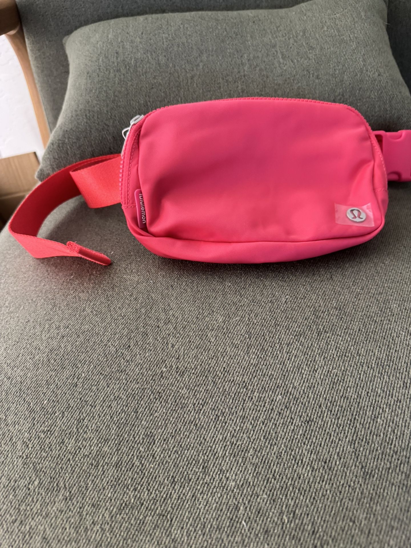 Luluemon Everywhere Belt Bag 1L Lip Gloss Pink