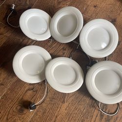 Led lights  (30 for all 6).  Woks good