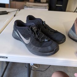 Nike Tennis Shoes Size 11 Like New