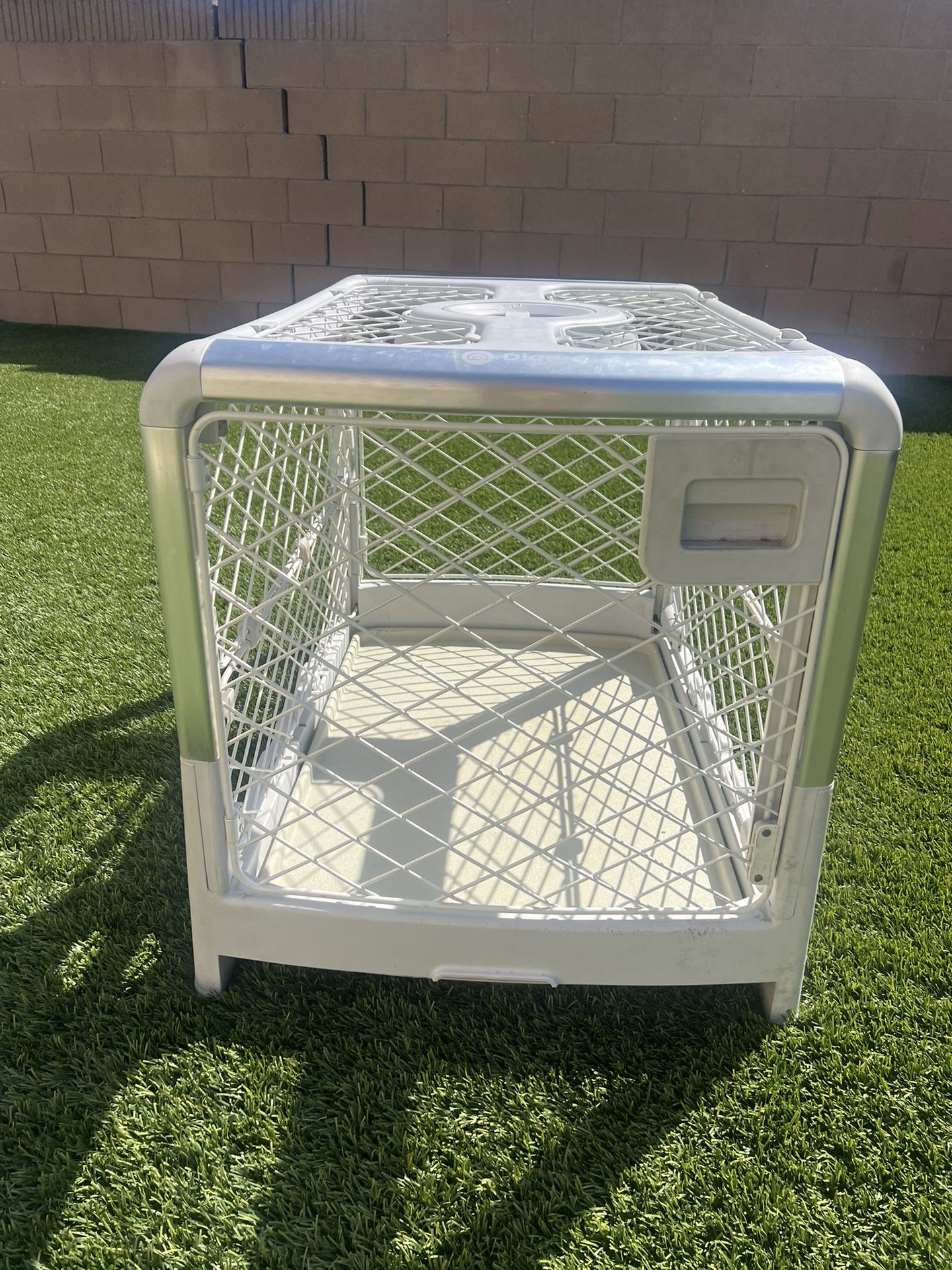 Diggs Rovel Collapsable Medium Dog Crate