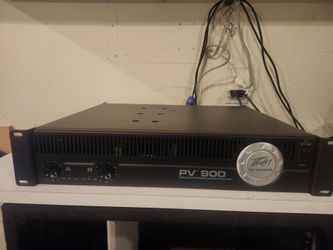 Peavey PV 900 Amplifier