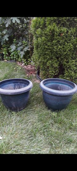 XXL resin planters $10 each.