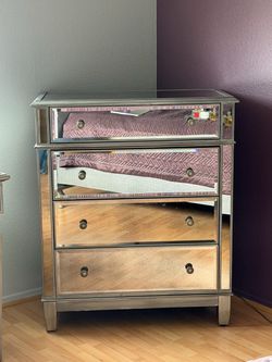 Mirrored 4-Drawer Dresser Chest