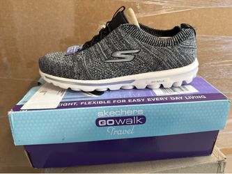 Skechers go walk travel radiant moon slip on walking black/white