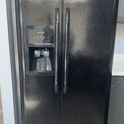 Frigidaire Side By Side Fridge/ Freezer