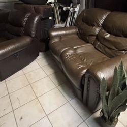DARK BROWN GWNUINE LEATHER POWER RECLINER COUCH AND LOVE SEAT SET, DELIVERY INCLUDED  