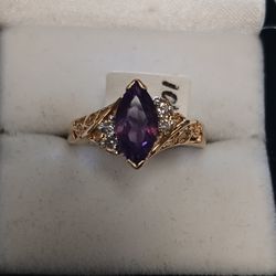 10 Karat Solid Gold Ladies Amethyst Ring