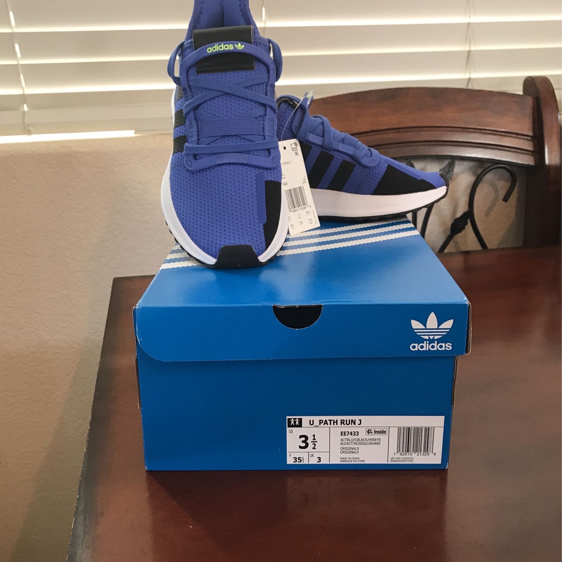 Brand New Kids Shoes Size 3 1/2 ( Fits Women’s Size 5-51/2)