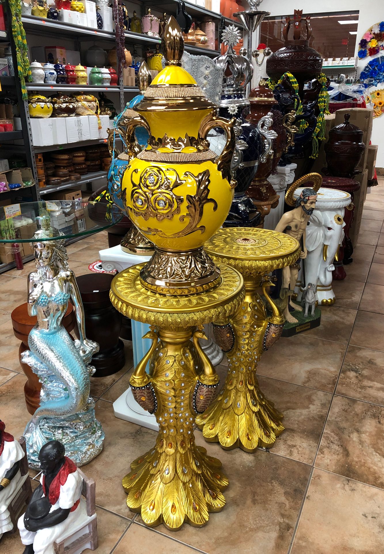 Pedestal pavo Real