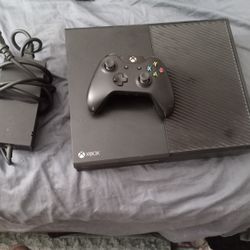Xbox One and Wireless Controller With 11 Games