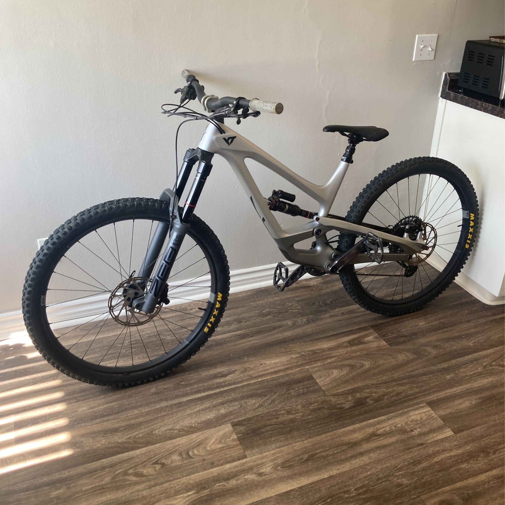 2022 YT Capra Blaze 29 Large