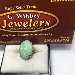 14 Kt Genuine Gold & Carved Jade Ring 