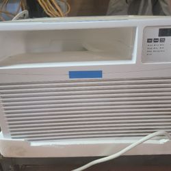 GE. 10000 BTU A.C.. NEW
