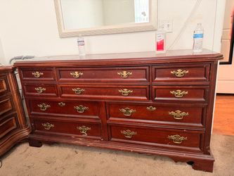 FREE DRESSER