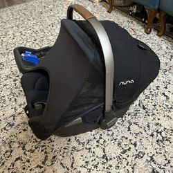 NUNNA PIPPA BABY CAR SEAT WITH BASE