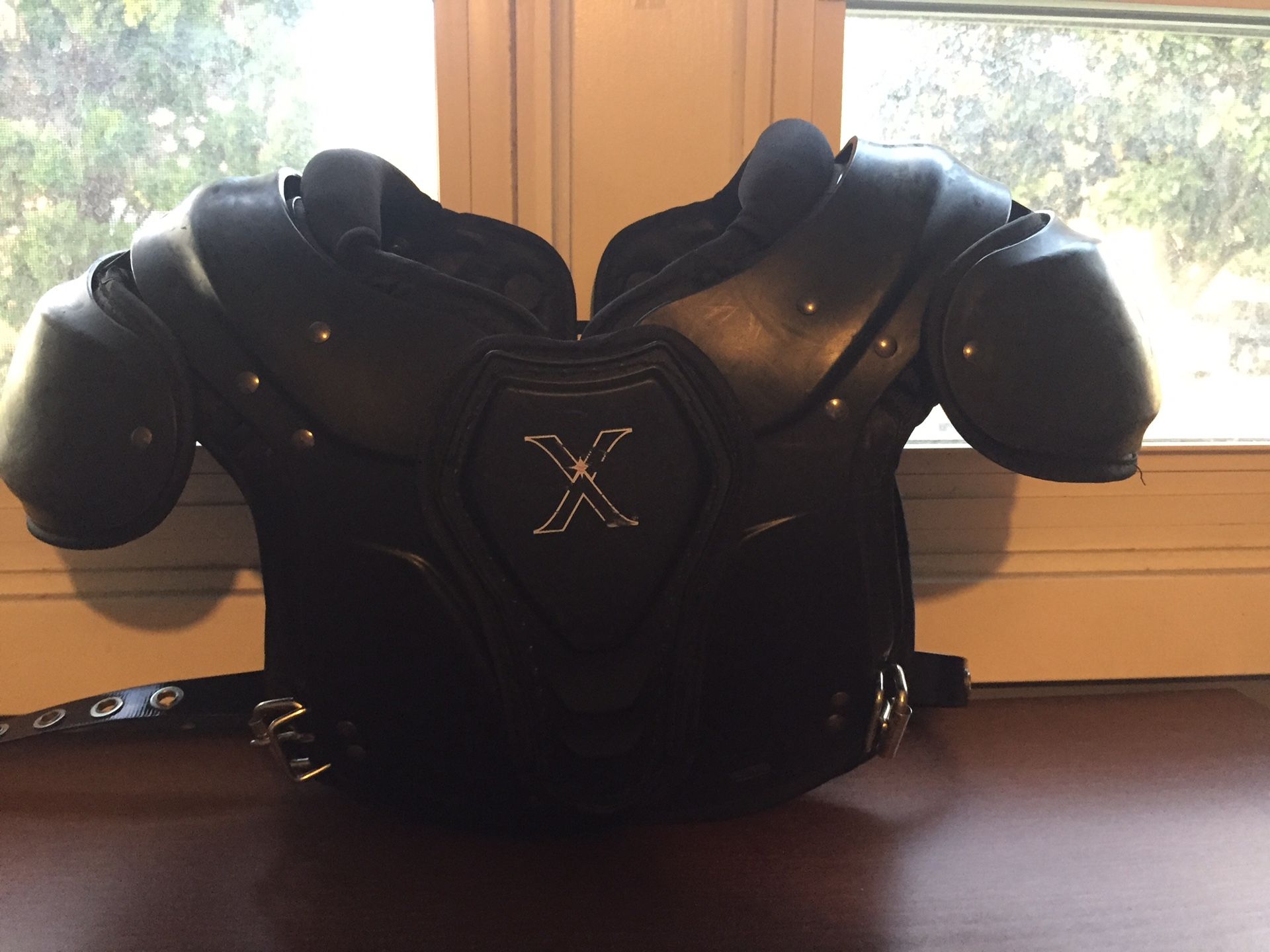 Xenith Youth XFlexion Fly Football Shoulder Pads for Sale in Whittier