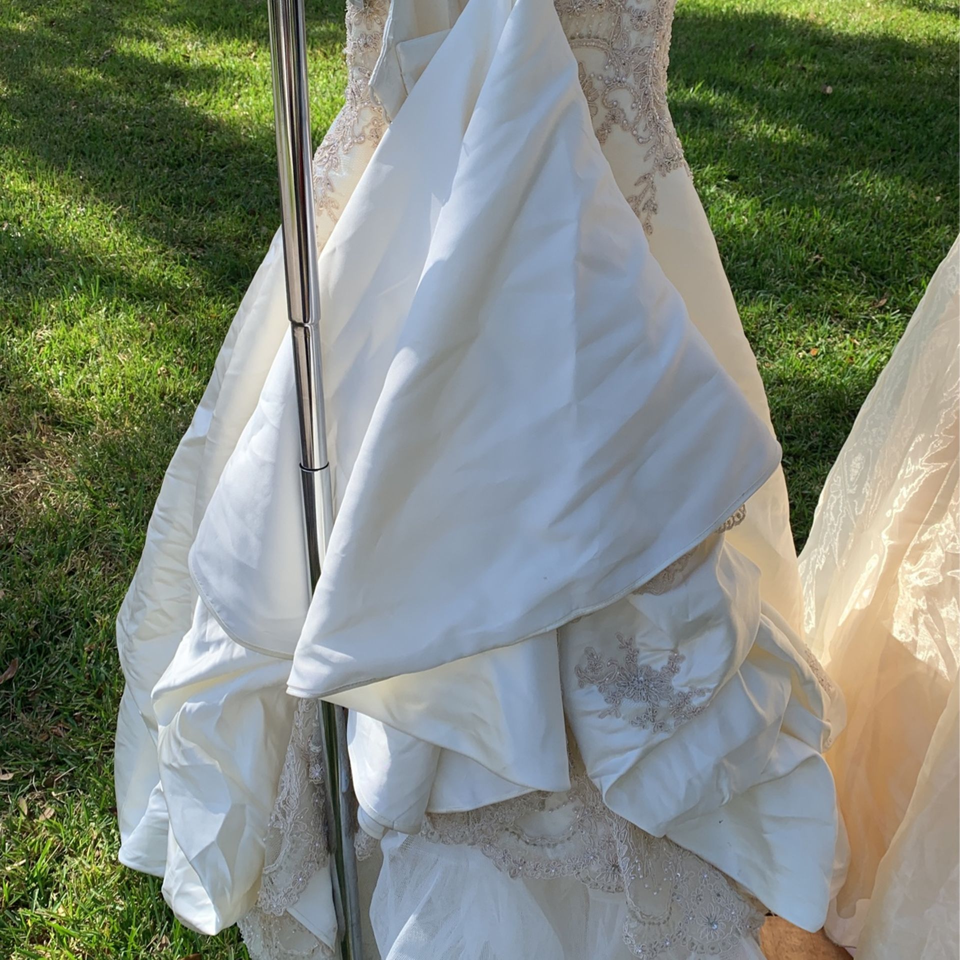 Beautiful Beaded/Ivory/Champagne WEDDING GOWN By Oleg Cassini SIZE 8