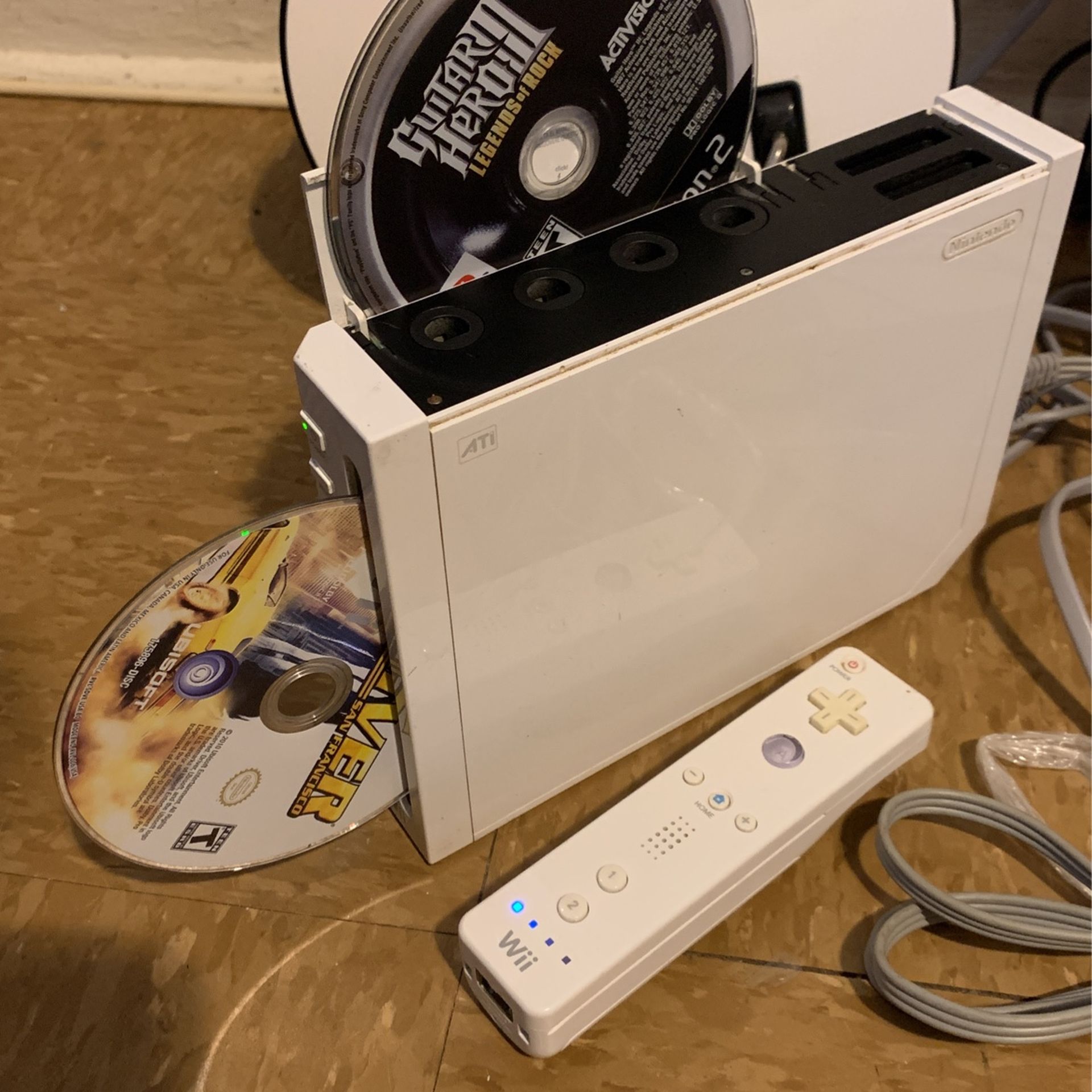 Nintendo Wii Guitar Hero Bundle