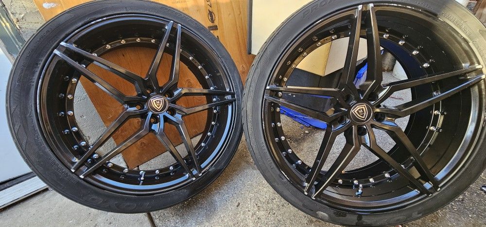 Marquee Luxury 22 -inch wheels