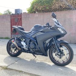 2017 Yamaha R3 + Gear