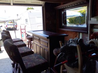 Bar,back mirror and 6 swiveling bar stools