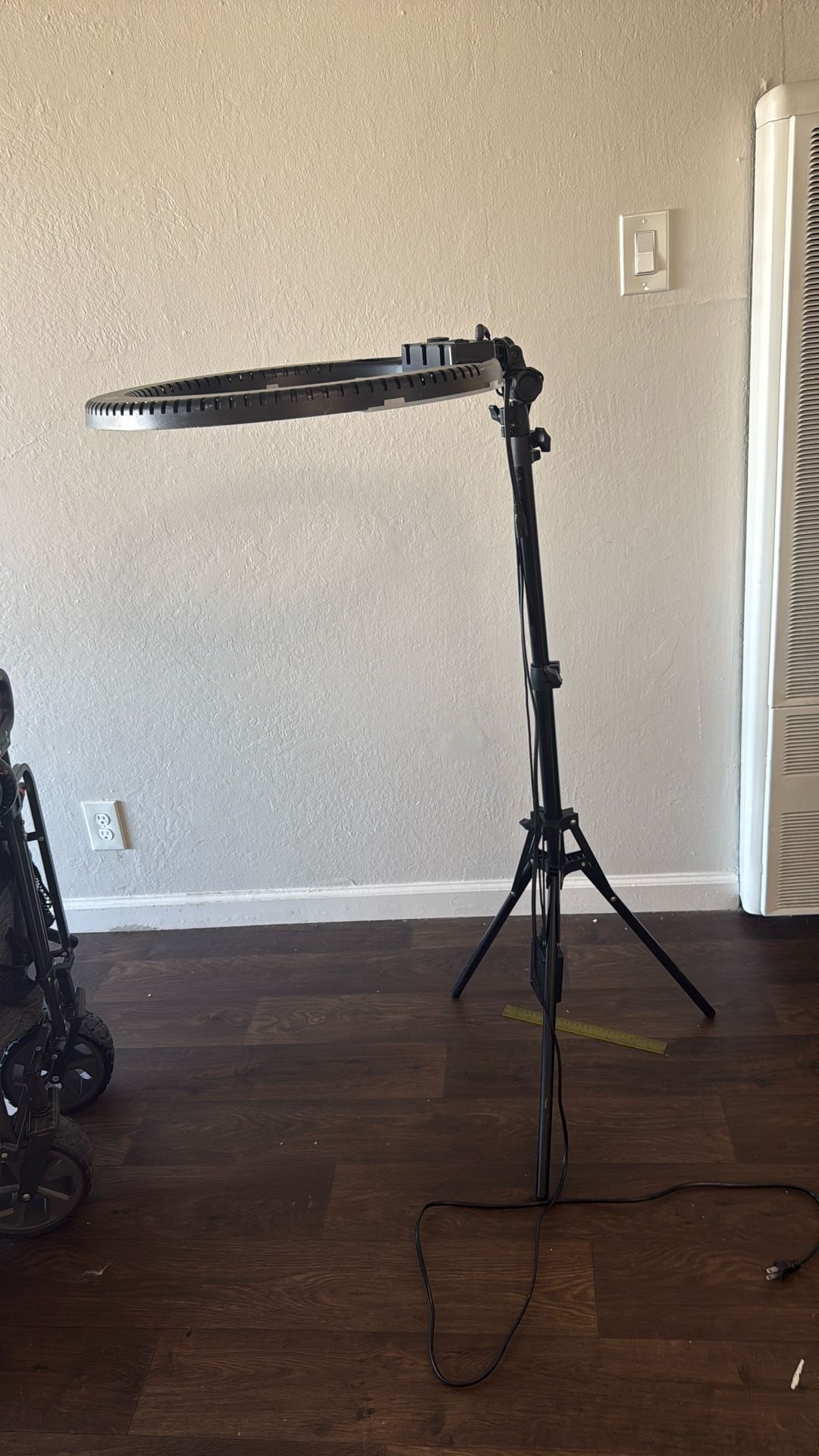 Round Light For Makeup Or Eyelashes