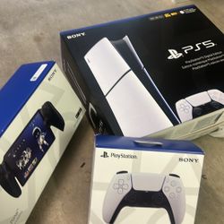 PS5 BUNDLE (BRAND NEW IN BOX NEVER BEEN OPEN)