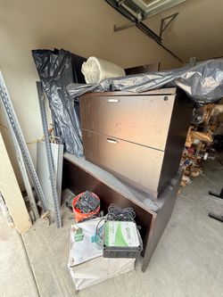 Free office desk/ El Monte