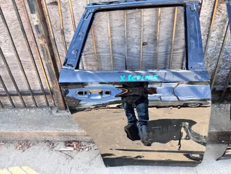 2021 to 2026 SUBURBAN / TAHOE REAR DOOR RH