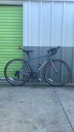 FUJI FINEST TWO.5 ROAD BIKE