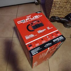 Milwaukee M12 Vacuum 