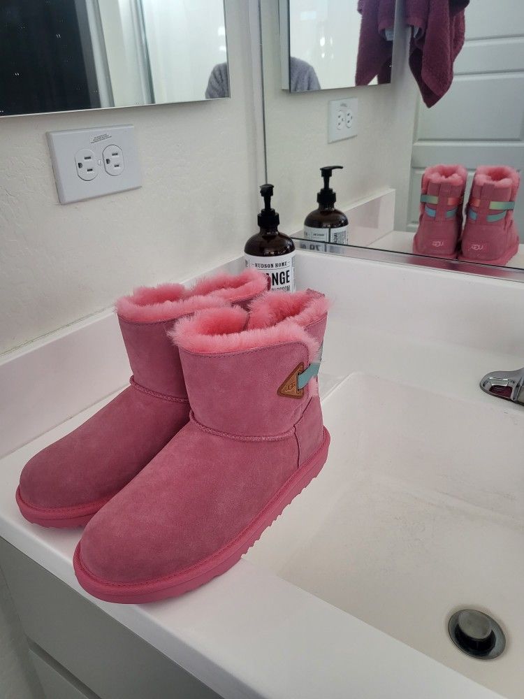 Boots Ugg Size 6 Big Girls,no Box