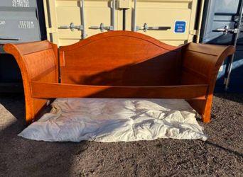 Twin Sleigh Bed With Trundle