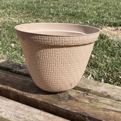 Beige Basket Weave Design Planter Pot