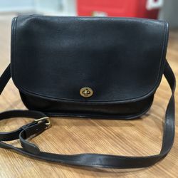 Coach #9790 Black Leather Crossbody Shoulder Bag Vintage City Turnlock Flap