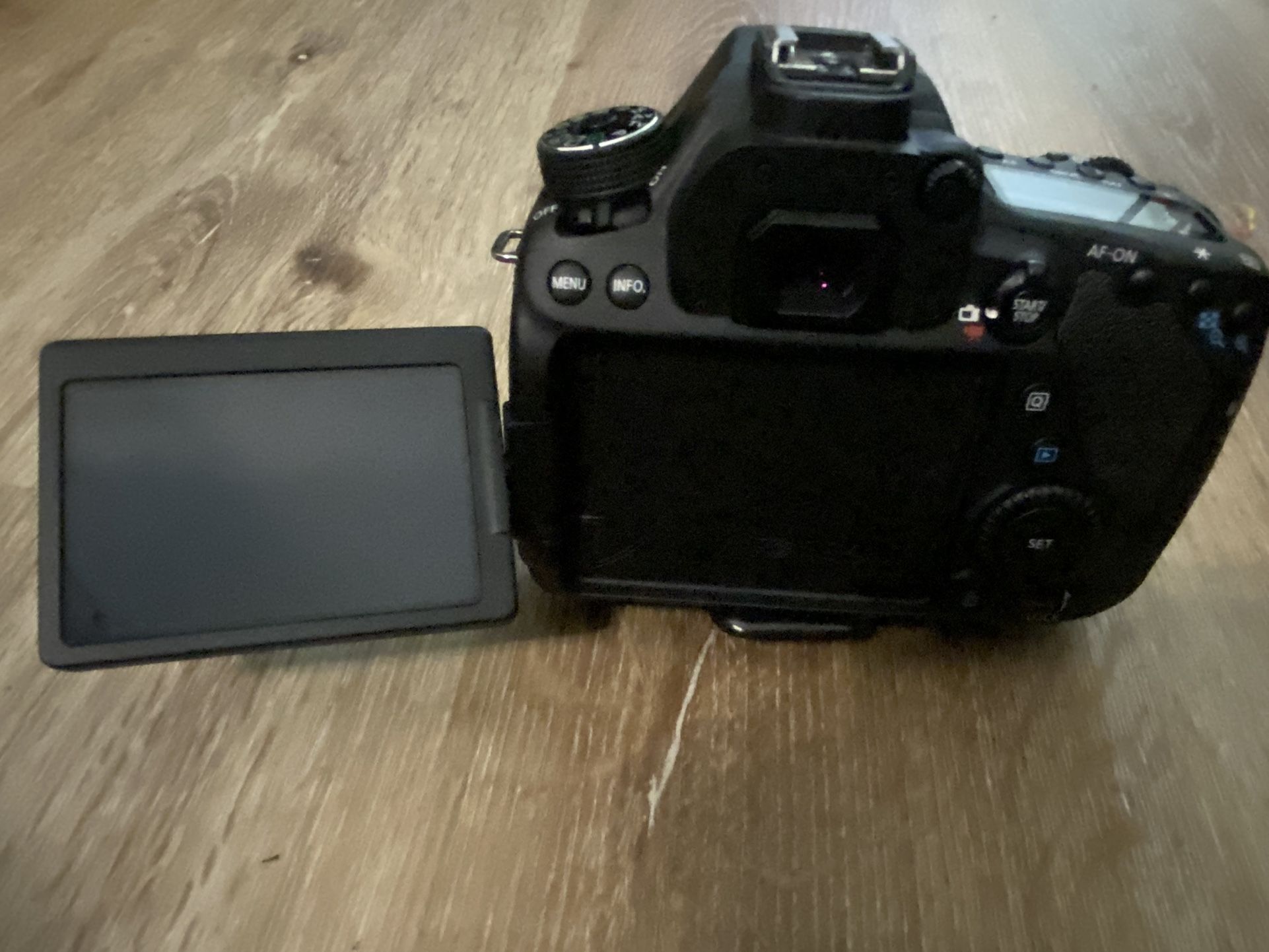 Canon EOS 80D Pro Bundle – Like New! Rode Mic, Extra Lens, Lowepro Backpack