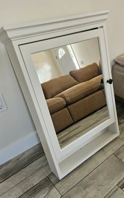 Bathroom mirror/Cash Only