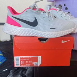 New Nike Revolution 5