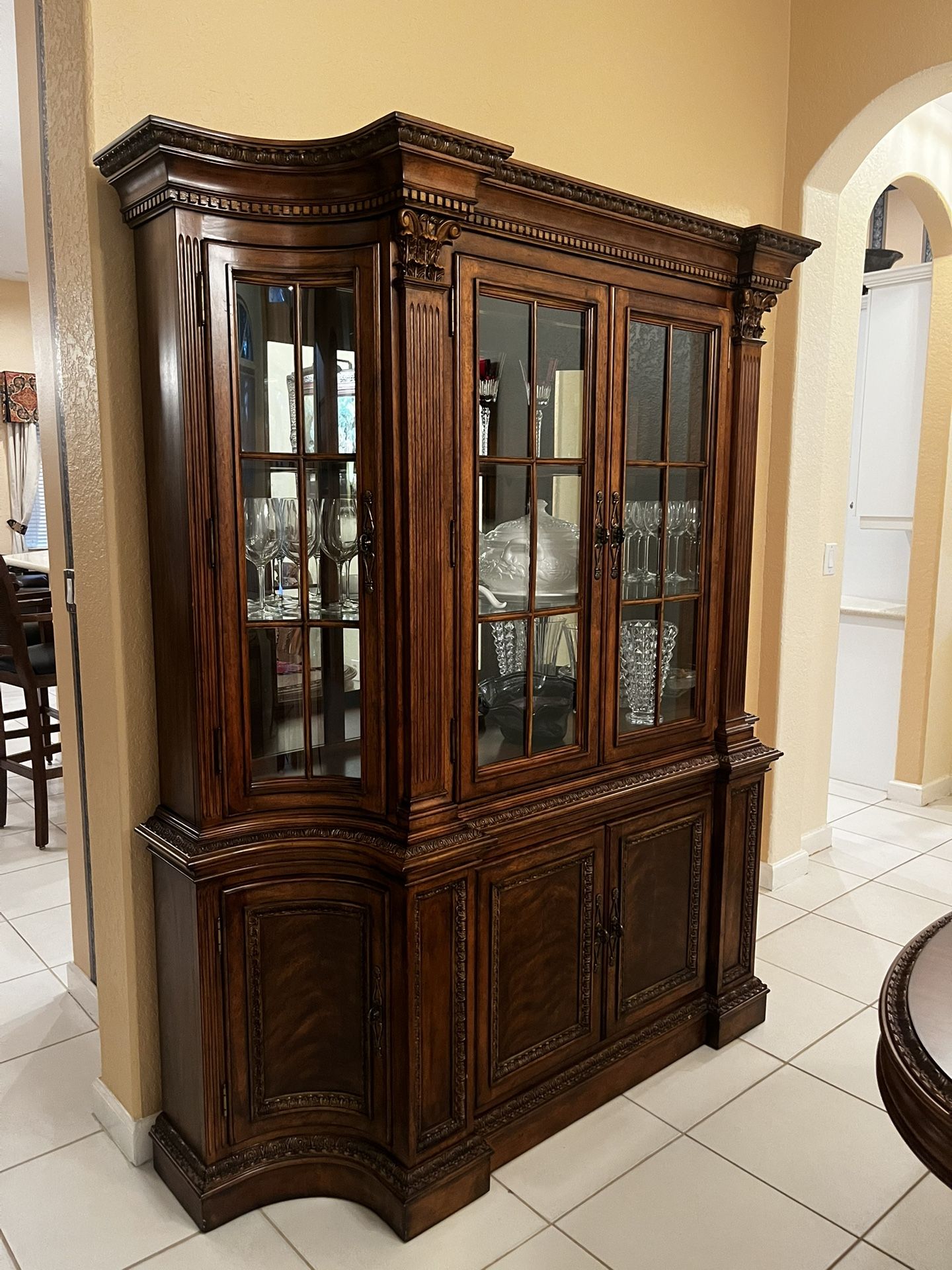 China Cabinet/hutch